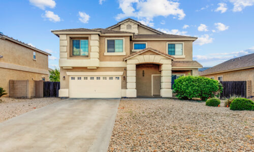 Incredible family home in the heart of Goodyear, AZ close to everything...